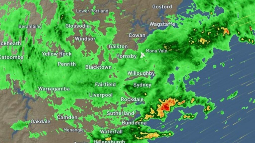 nsw-weather:-heavy-rain-and-flash-flood-warnings-for-saturday-and-sunday