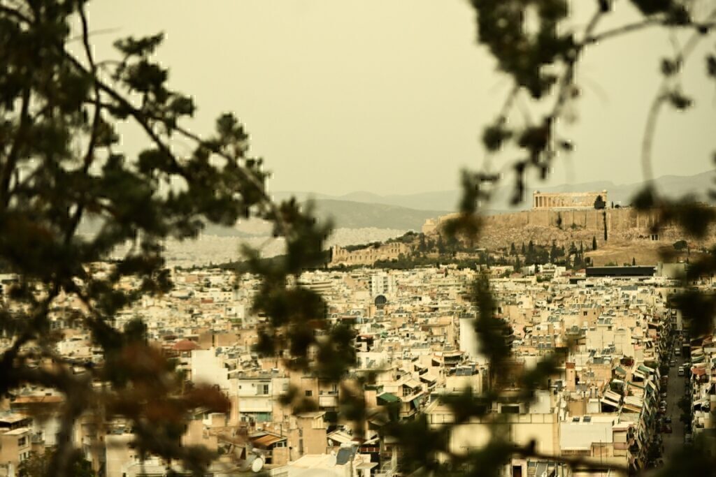 Καιρός:-Ζέστη-και-τοπικές-βροχές-–-Ελεύθερος-Τύπος