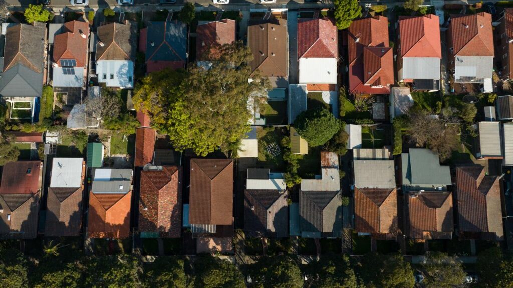 ‘clear-majority’:-australians-overwhelmingly-support-crackdown-on-chinese-property-investors