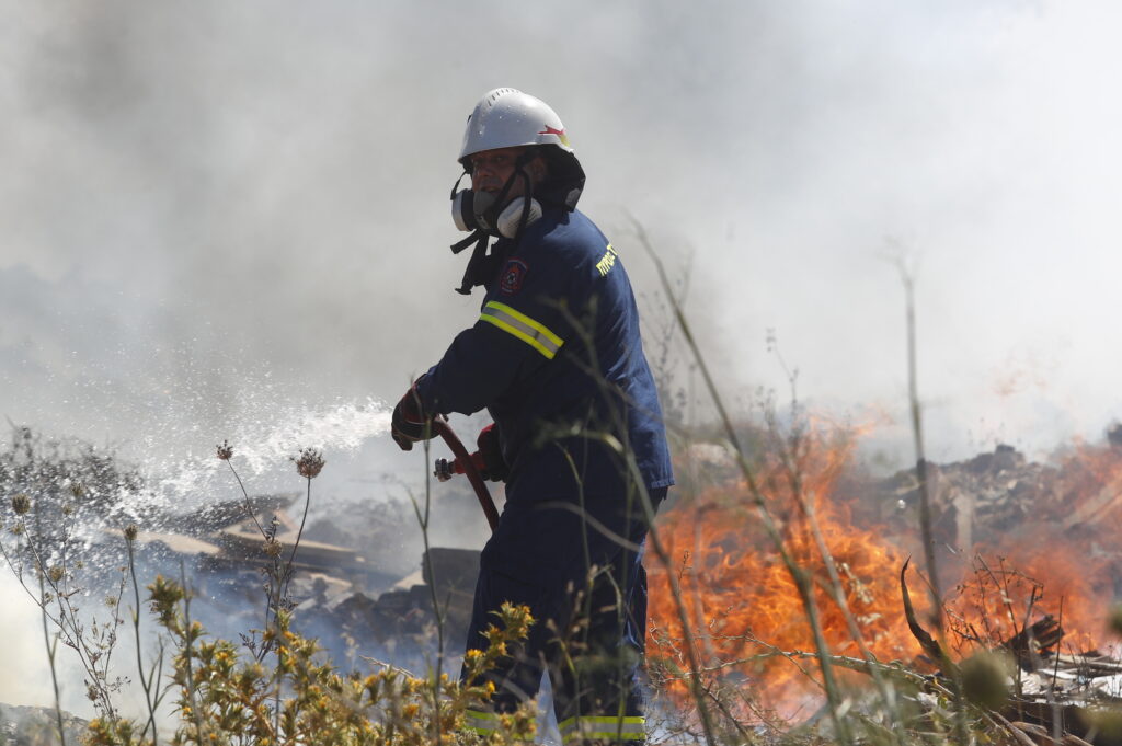 Κικίλας:-Υπάρχει-βίντεο-με-εμπρηστή-να-βάζει-φωτιά-στη-Βάρης-Κορωπίου