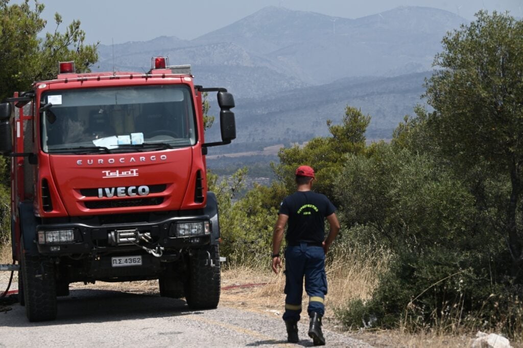 Φωτιά-τώρα:-Δύσκολη-μάχη-σε-Ηλεία-και-Αχαία-–-Ενας-νεκρός-και-μπαράζ-εκκενώσεων-–-Ελεύθερος-Τύπος