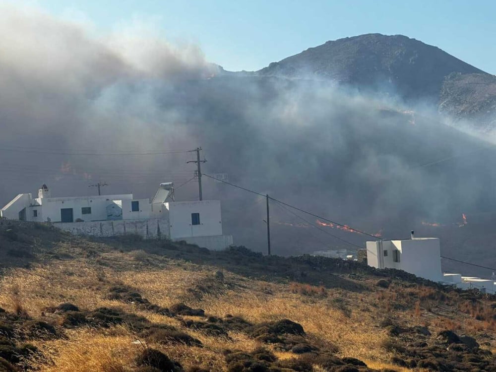 Υπό-έλεγχο-η-φωτιά-στη-Σέριφο