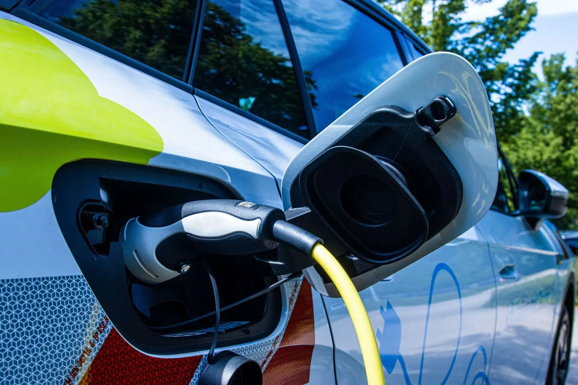 Φόρτιση ηλεκτρικών οχημάτων Ηλεκτροκίνηση πράσινα αυτοκίνητα ηλεκτρικά αυτοκίνητα