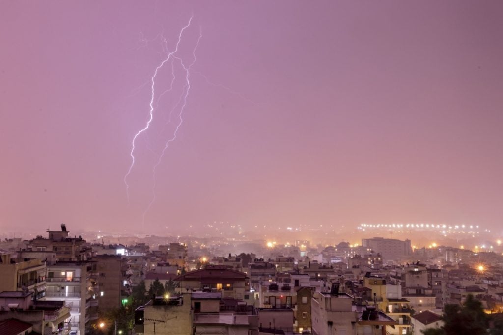 Καιρός:-Πάνω-από-12.000-κεραυνοί-«χτύπησαν»-τη-χώρα