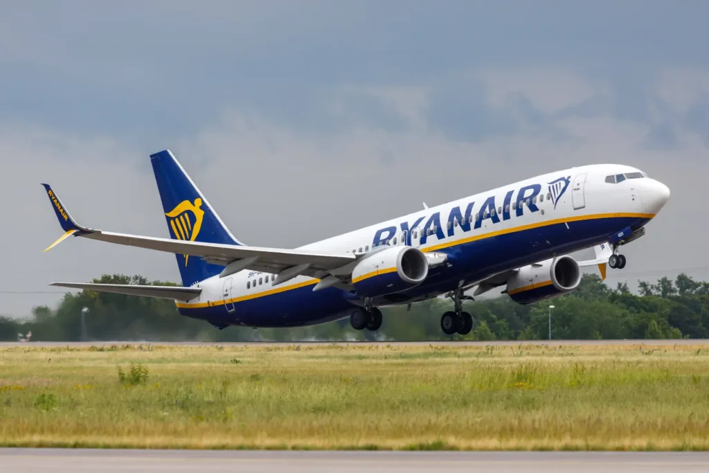 ryanair:-Αναγκαστική-προσγείωση-λόγω-«μαζικού»-καβγά-επιβατών-Σοκ-από-το-βίντεο-–-Ελεύθερος-Τύπος