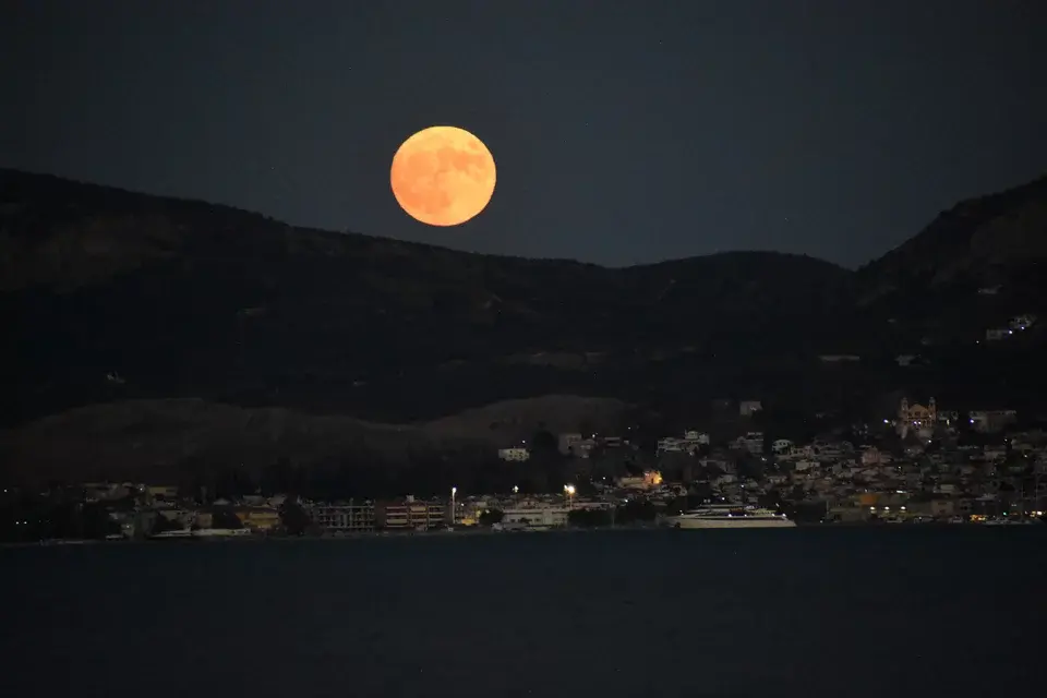 Φεγγάρι-του-ελαφιού:-Από-πού-πήρε-το-όνομά-του-–-Πού-θα-το-απολαύσετε-–-Ελεύθερος-Τύπος