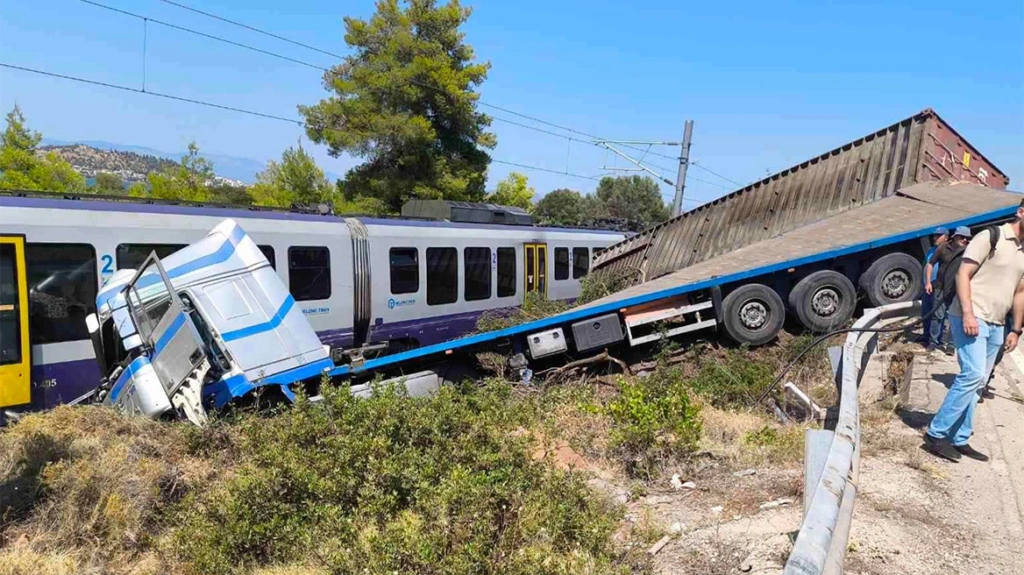 Χαλκίδα:-Η-κίνηση-των-μηχανοδηγών-που-έσωσε-ζωές-στη-σύγκρουση-του-τρένου-με-το-φορτηγό-–-Ελεύθερος-Τύπος