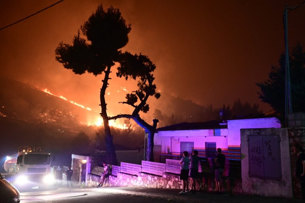 Φωτιά:-Κανένα-ενεργό-μέτωπο-Ολονύχτια-μάχη-με-αναζωπυρώσεις