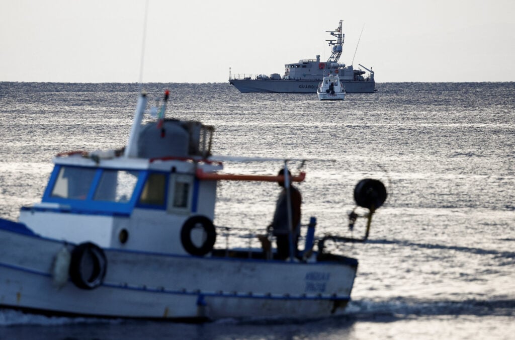 Παλέρμο:-Αγωνία-για-τους-6-αγνοουμένους-από-την-βύθιση-γιοτ-–-Συγκλονίζουν-οι-μαρτυρίες-–-Ποιοι-ήταν-επιβάτες