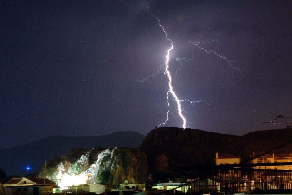 Καιρός:-Σφοδρή-κακοκαιρία-σε-Θεσσαλία-–-Τι-θα-γίνει-τις-επόμενες-ώρες-–-Ελεύθερος-Τύπος