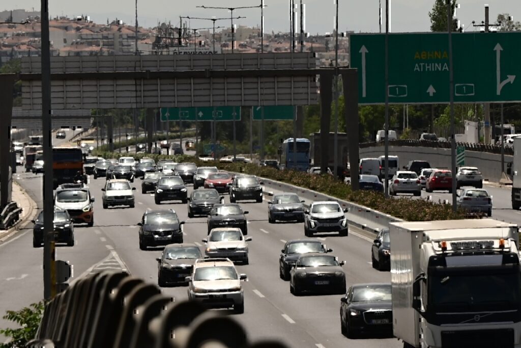 Δυο-τροχαία-στον-Κηφισό:-Αυξημένη-η-κίνηση-στο-ρεύμα-κυκλοφορίας-προς-Πειραιά