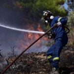 Φωτιά στην Αττική: Συγκλονιστικές εικόνες από τη φονική πυρκαγιά - Πολύ υψηλός κίνδυνος και την Τετάρτη 14 Αυγούστου – Οι 3 περιφέρειες που κινδυνεύουν