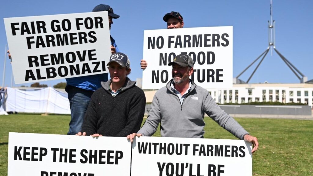 ‘no-friends’:-farmers-storm-canberra