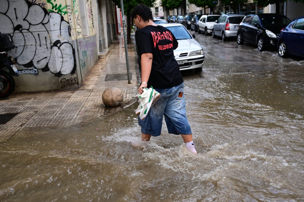 Καιρός:-Ισχυρές-καταιγίδες,-κεραυνοί,-χαλάζι-και-σήμερα