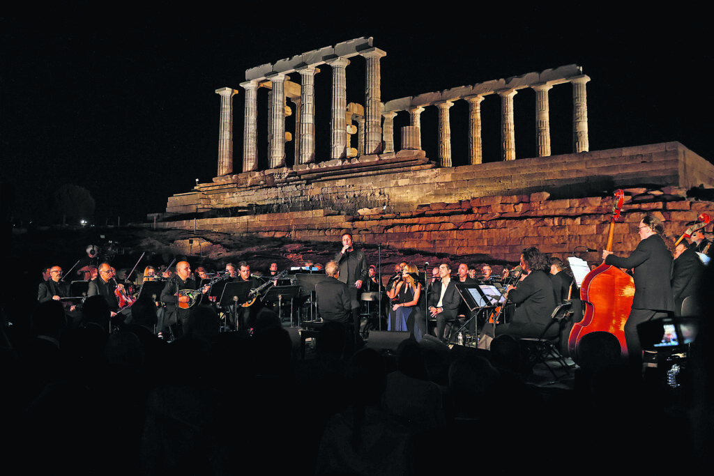 Ναός-του-Ποσειδώνα:-Φωτίστηκε-όπως-όπως-του-αξίζει