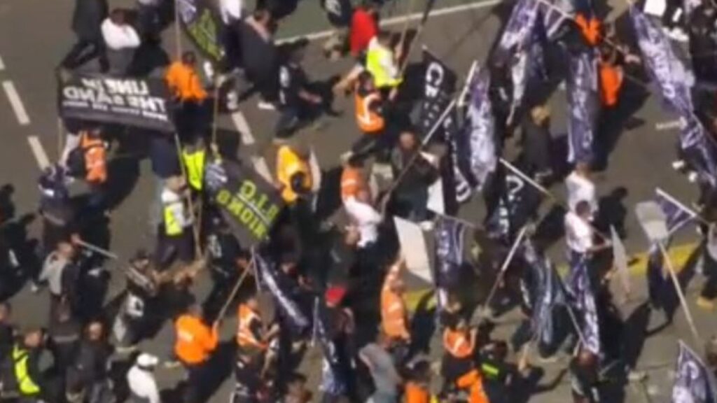 thousands-march-in-cfmeu-rally