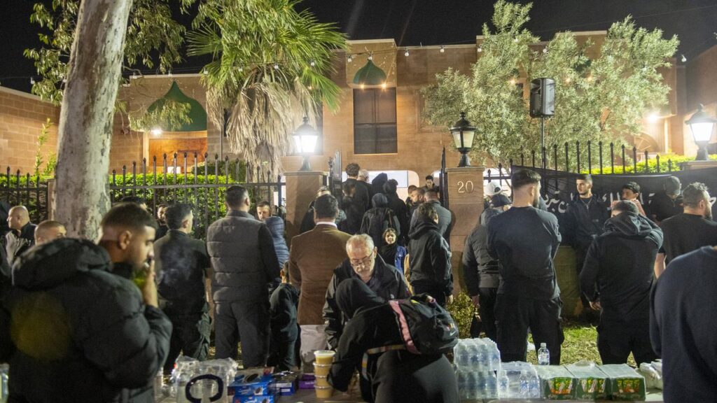 ‘disturbing’-scene-outside-sydney-mosque