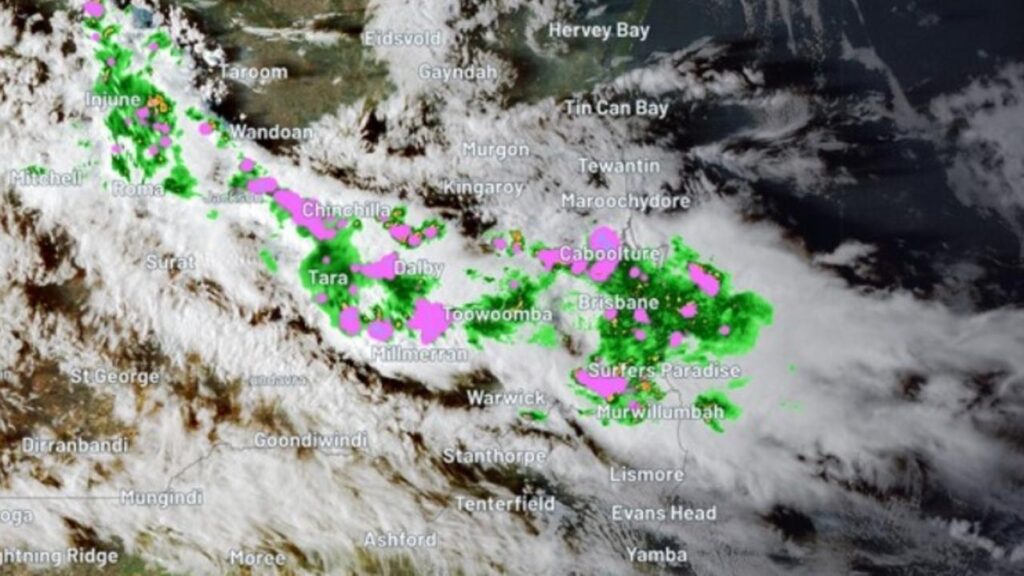 australian-weather:-mudgeeraba,-queensland-battered-by-86mm-of-rain-in-an-hour-amid-severe-thunderstorms