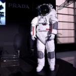 Με στολή made by Prada η αποστολή της NASA στη Σελήνη