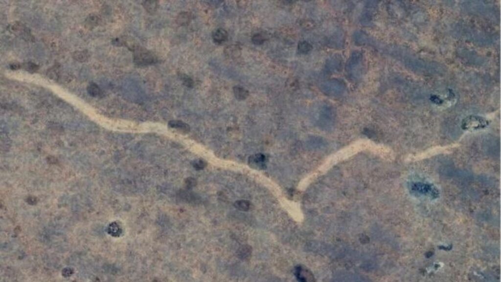 mystery-of-huge-11km-long-scar-in-the-earth-in-australia’s-outback-solved