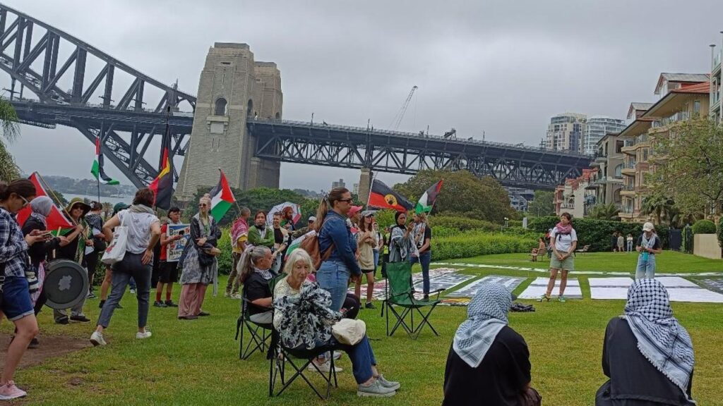 pro-palestine-protesters-march-to-pm’s-home